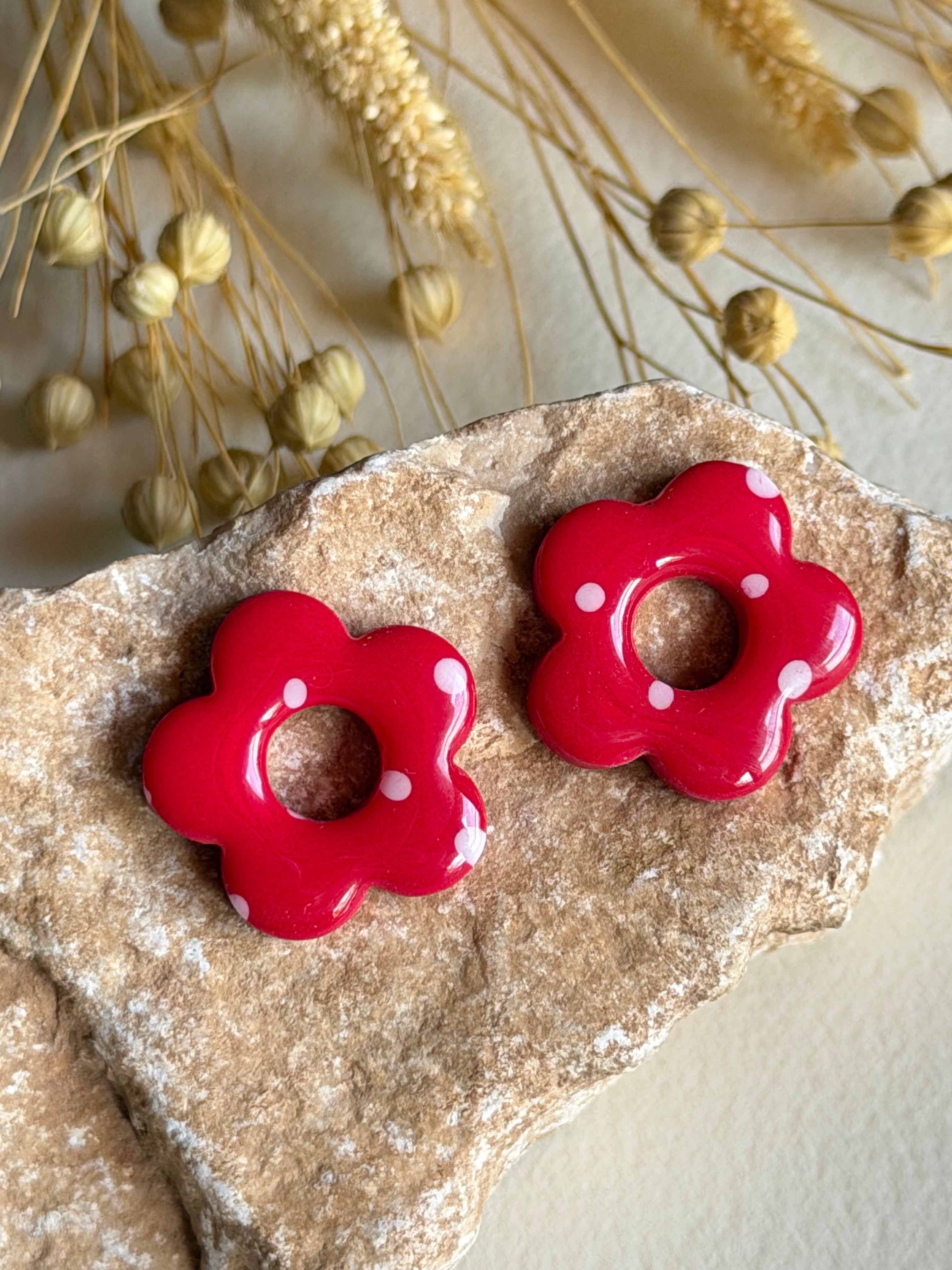 Charm-uri "Flori rosii buline"